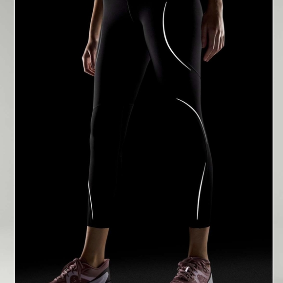 Lululemon Base Pace High-Rise Reflective Tight 25"Black, Size 6 - Picture 2 of 10